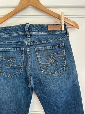 Vintage Y2K Seven7 mid rise straight jeans
 - Back Pocket Stitch Detail